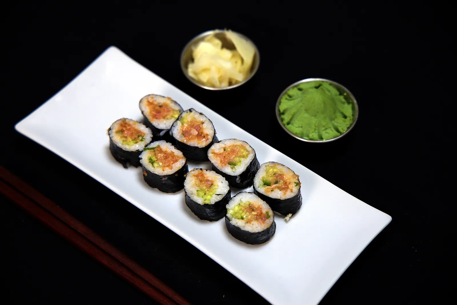Maki thon épicé et concombre